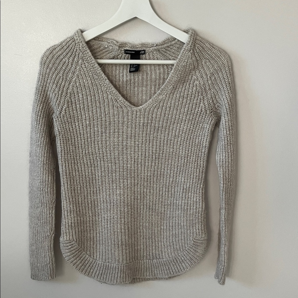 Gray V-Neck Mohair Blend Classic Ribbed H&M Women's Sweater. Size XS